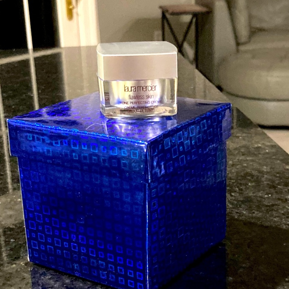 Laura  Mercier Flawless skin. Unused